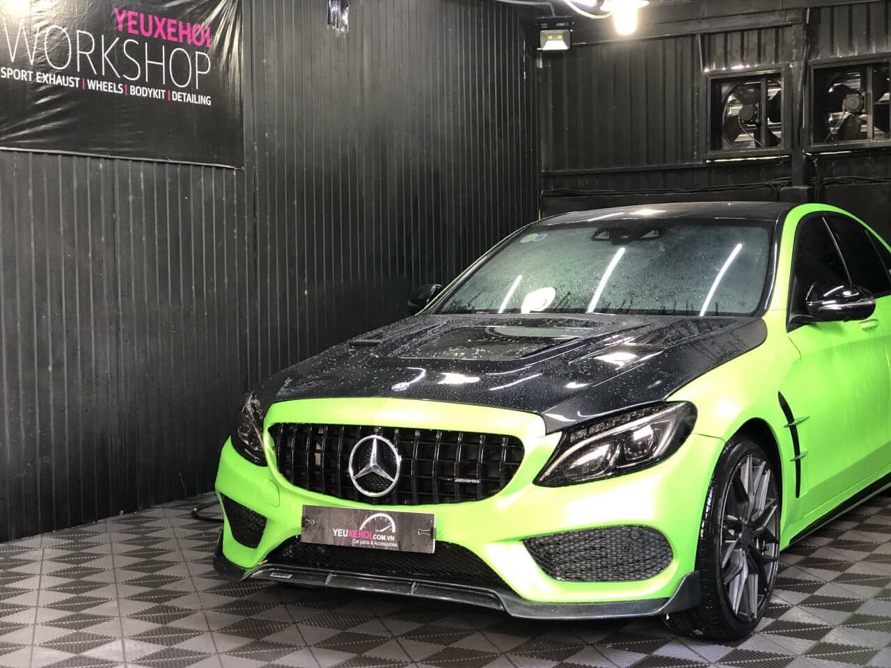 MERCEDES C300 NẮP CAPO KÍNH + CARBON LIP BRABUS