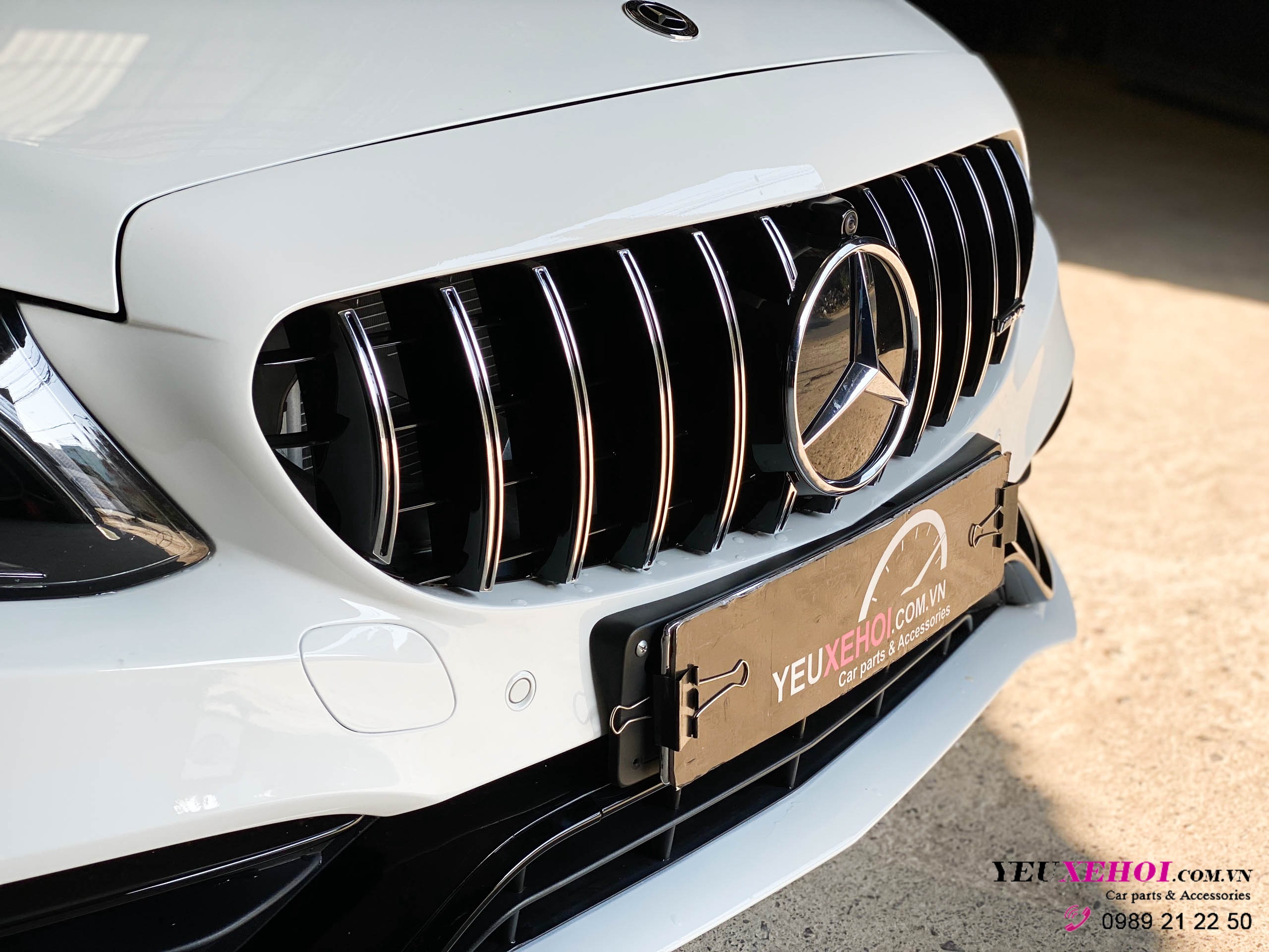 MERCEDES C300 AMG BIỂN SỐ NGŨ QUÝ LÊN BODY C63s