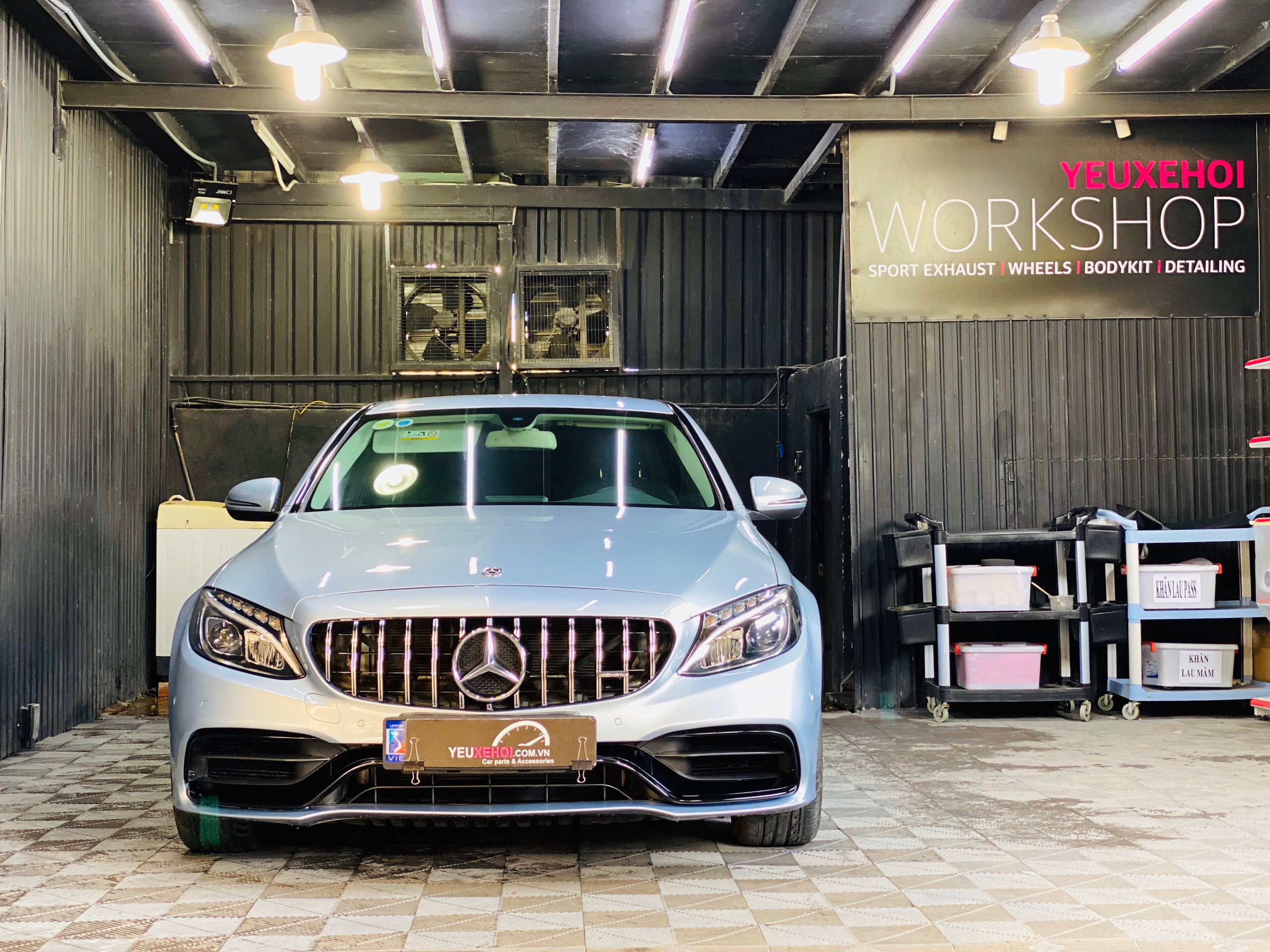 MERCEDES C200 ĐẸP NGẤT NGÂY VỚI BỘ BODYKIT C63