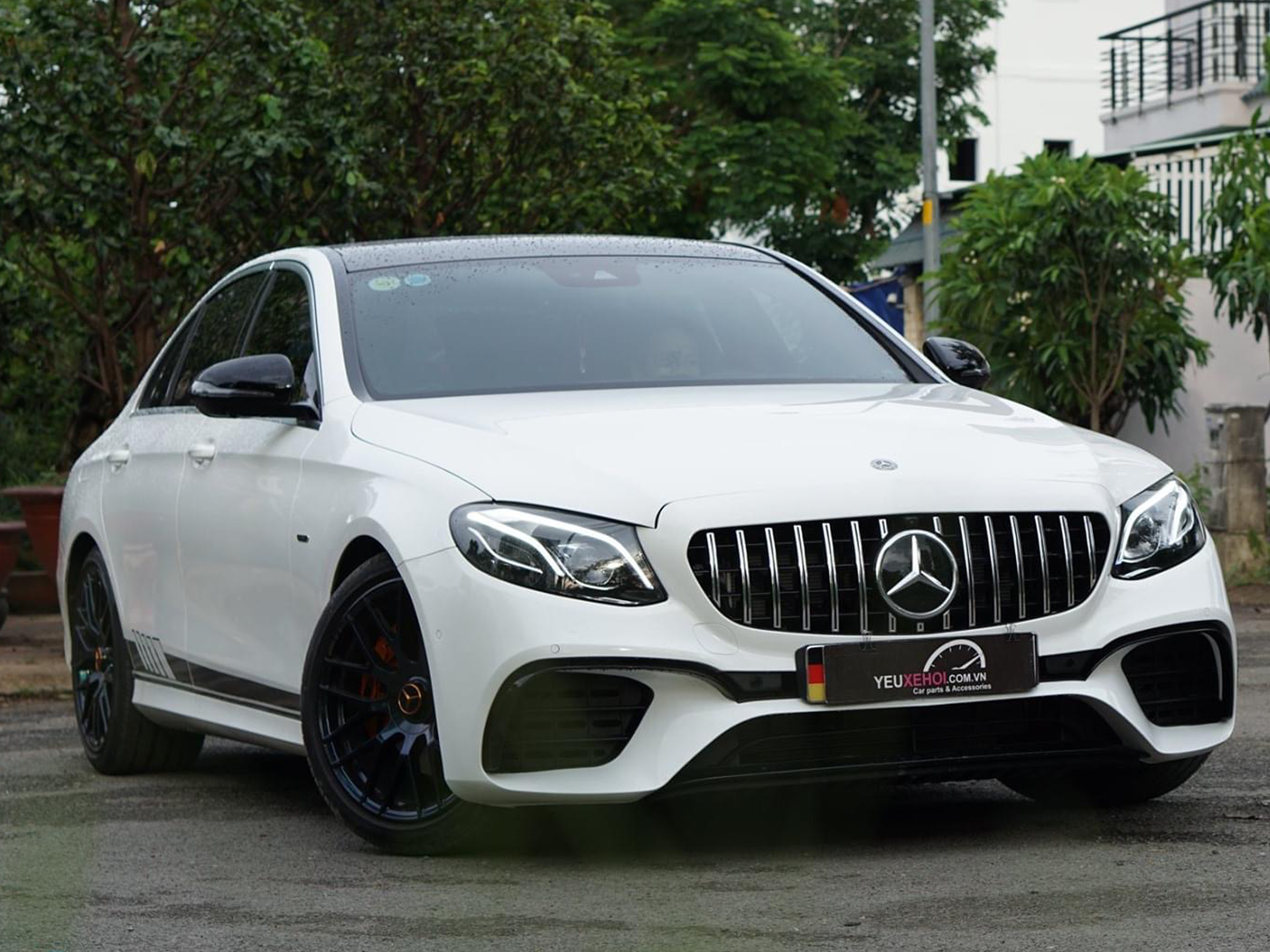 MERCEDES E200 LÊN GÓI NÂNG CẤP BODYKIT E63 TOPONE, MIX CALANG GT 